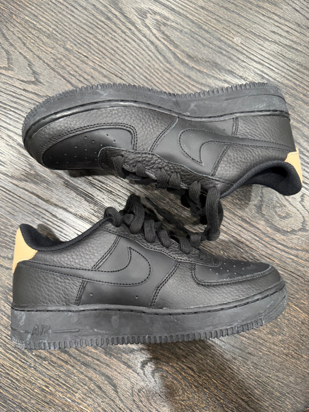 Nike Air Force 1 LV8 AF1 Black/Gum Leather Sneaker Size 6.5Y